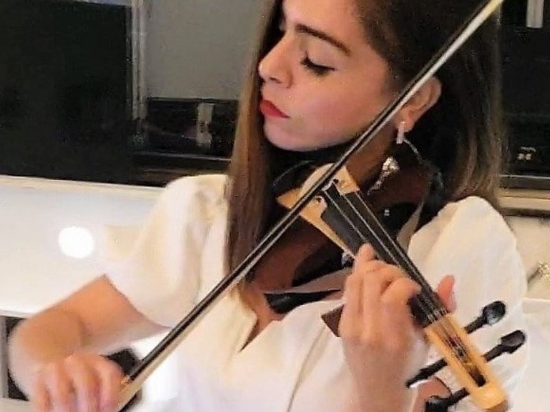 Service Violinist Sarah Pop