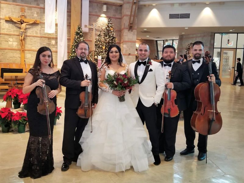 Service Violinist Sarah Pop