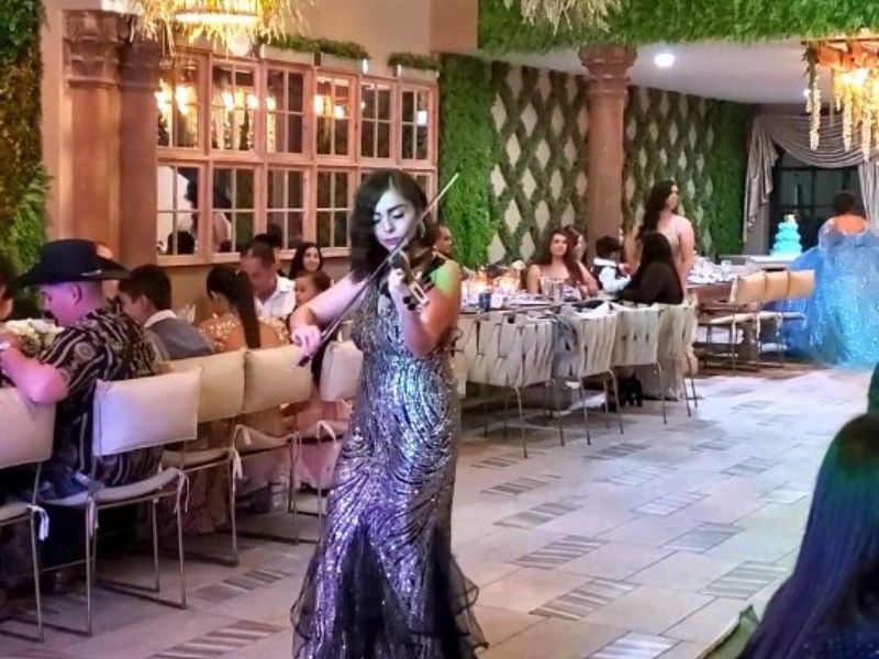 Service Violinist Sarah Pop