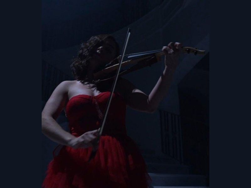 Service Violinist Sarah Pop